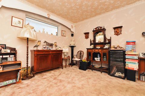 112 Barton Drive, Barton On Sea, New Milton, BH25 7JL
