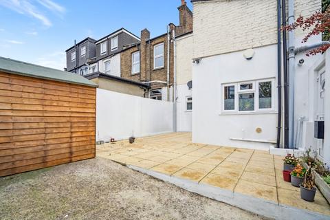 2 bedroom flat to rent, Regina Road, Ealing, W13