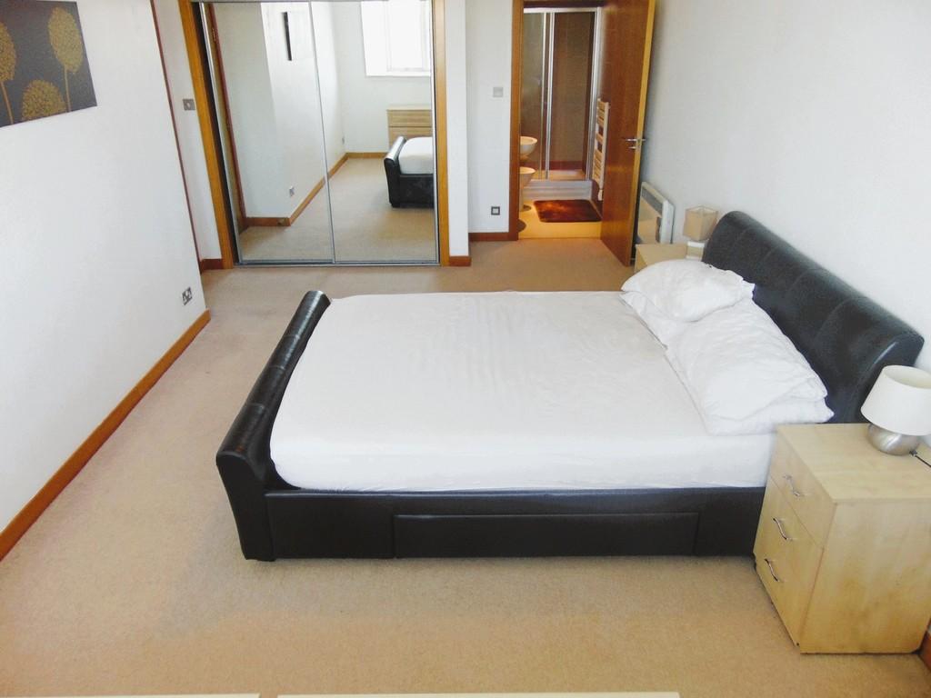 39 East float Quay Master Bed