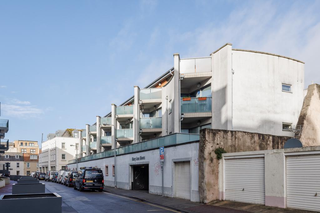 Belmont Place, St. Helier, Jersey 2 bed apartment to rent £1,850 pcm