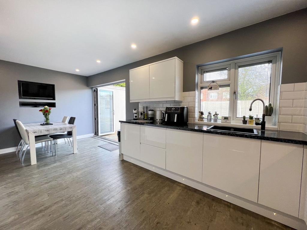 Coleshill Drive, Bristol, BS13 3 bed end of terrace house for sale £