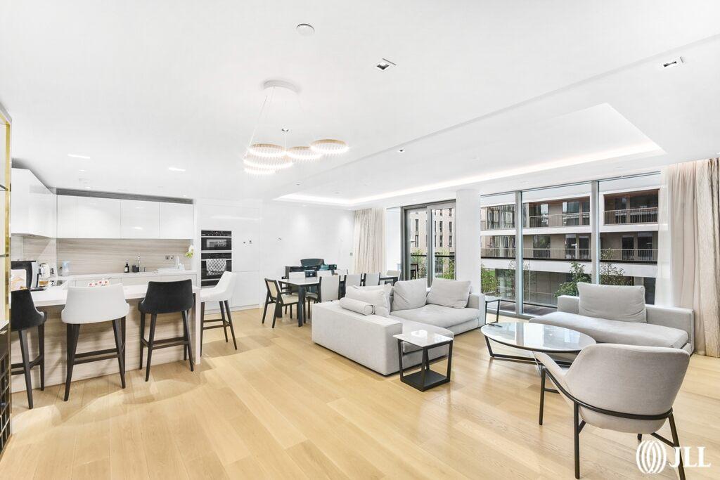 Thomas Earle House, Warwick Lane, London W14 3 bed flat to rent £