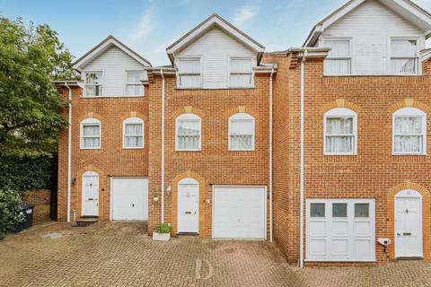 4 bedroom terraced house for sale - Sovereign Close, London, W5