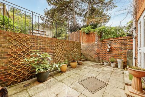 4 bedroom terraced house for sale - Sovereign Close, London, W5
