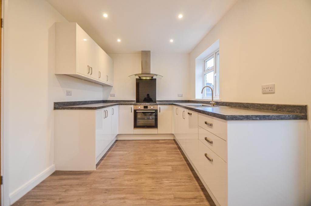 Aylesbeare, SouthendOnSea SS3 4 bed detached house for sale £525,000