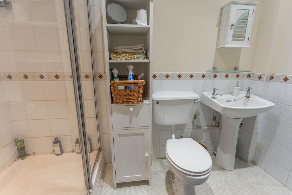 En Suite Bathroom Room