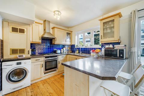 1 Springvale Avenue, Brentford, TW8 9QH