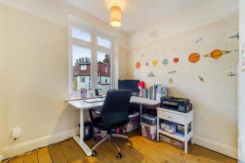 1 Springvale Avenue, Brentford, TW8 9QH