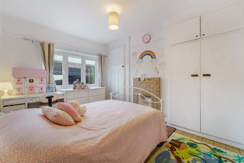 1 Springvale Avenue, Brentford, TW8 9QH