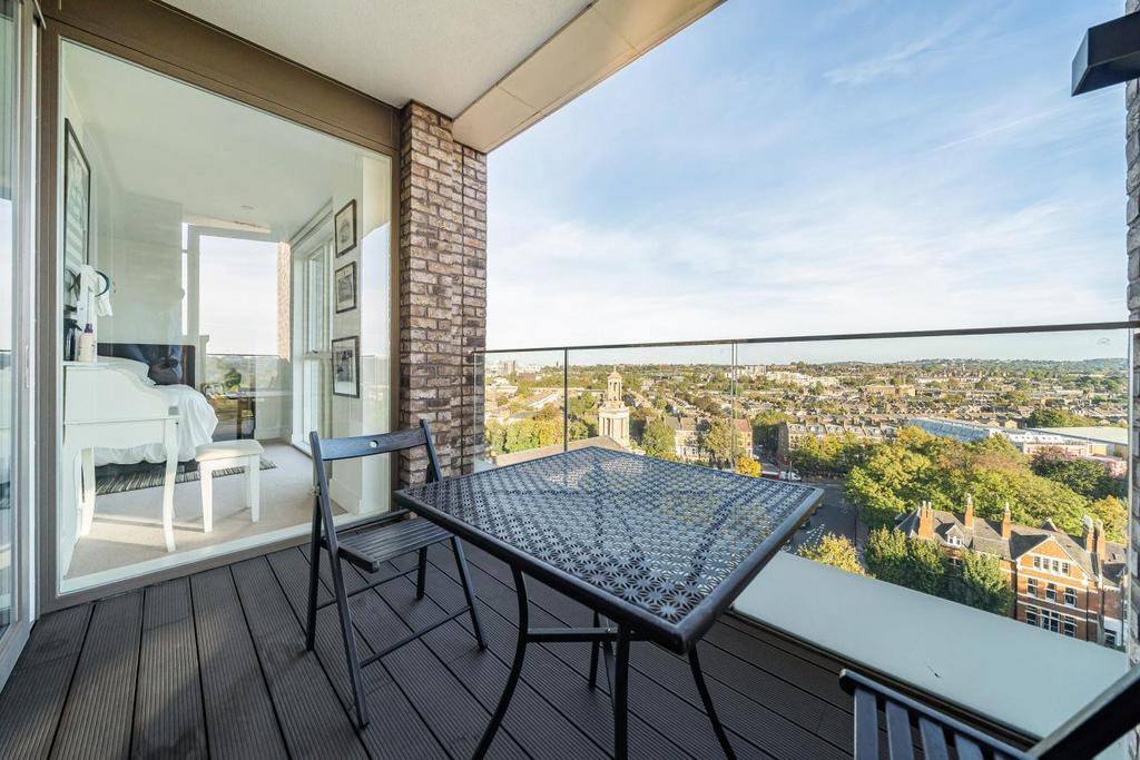 Brixton Hill, Brixton 1 bed flat for sale £450,000