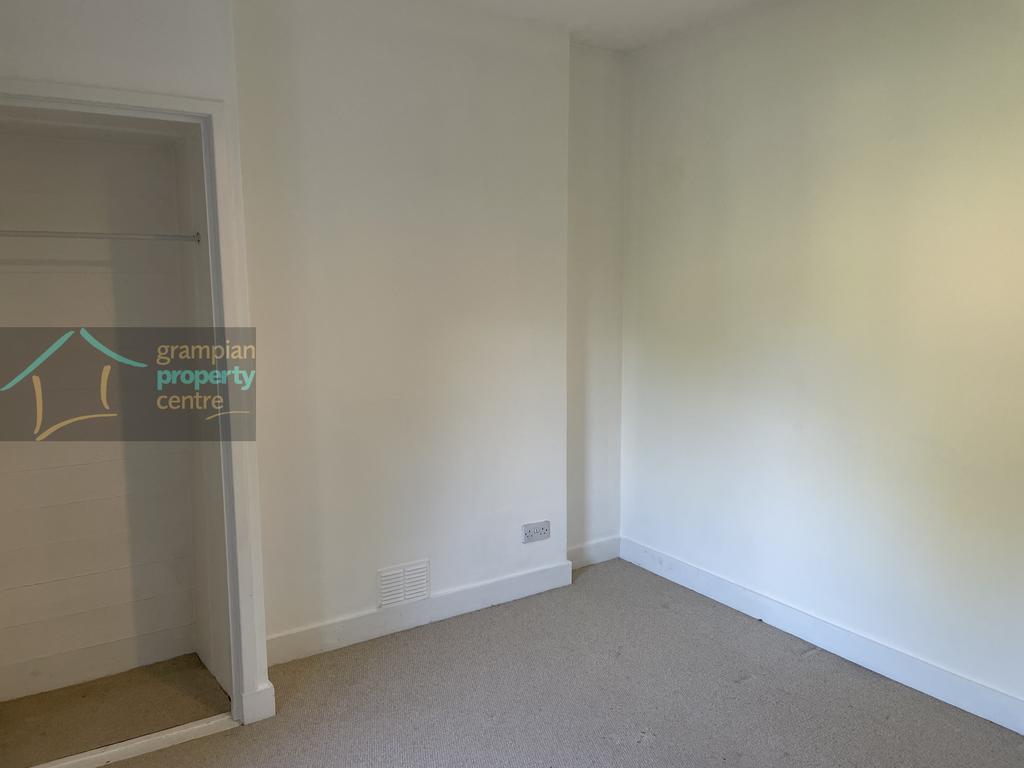 Bedroom 1c.JPG
