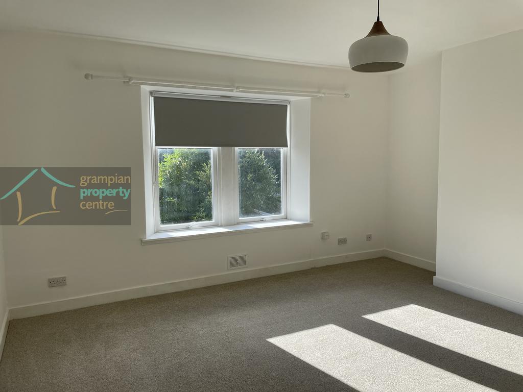 Lounge 1.JPG
