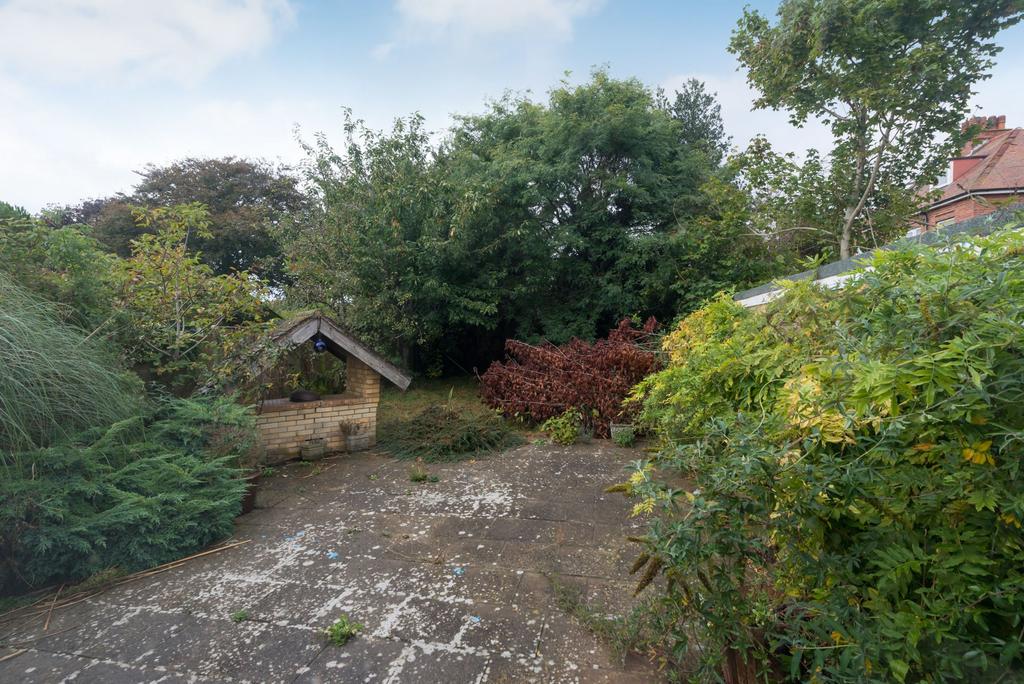 Queen Bertha Road, Ramsgate, CT11 4 bed detached bungalow for sale £