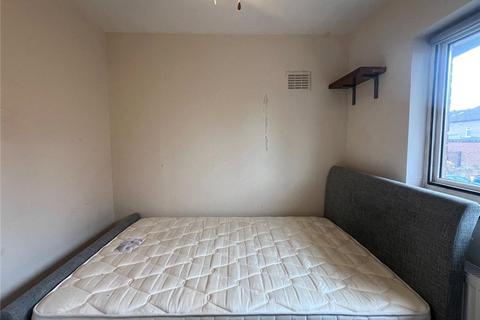 1 bedroom in a house share to rent, Mandeville, Northolt, Ealing, UB5