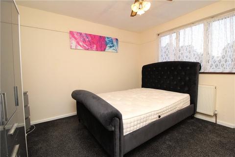 1 bedroom in a house share to rent, Mandeville, Northolt, UB5