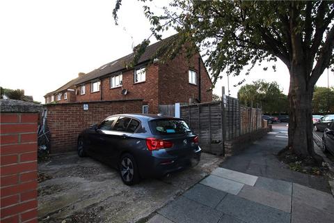 1 bedroom in a house share to rent, Mandeville, Northolt, UB5