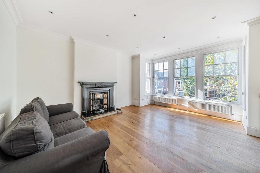 Muswell Hill Road, Muswell Hill 2 bed flat for sale £475,000
