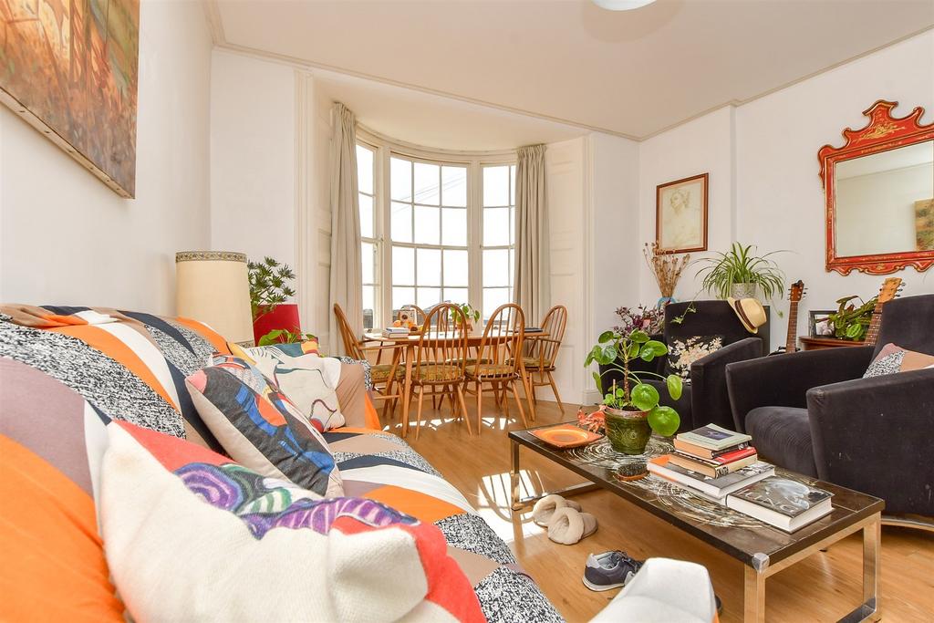 Lounge/ Kitchen