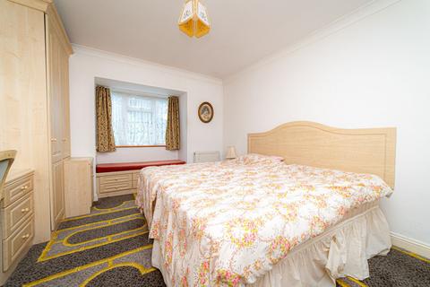 32 Roman Way, St Margarets At Cliffe, Dover, CT15 6AH