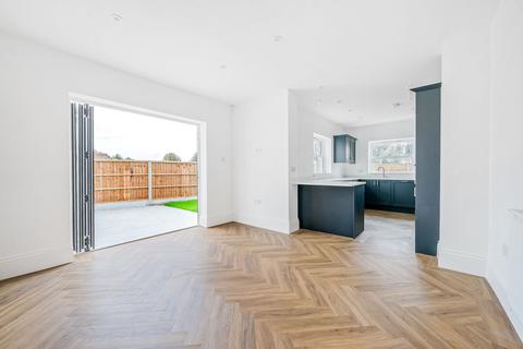 4 bedroom detached house for sale - Church Road, Shoeburyness, SS3