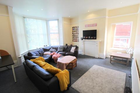 8 bedroom house to rent, Cardigan Road, Leeds