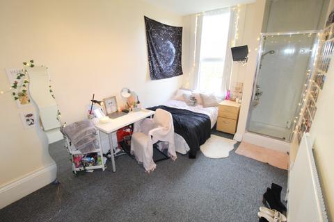 8 bedroom house to rent, Cardigan Road, Leeds