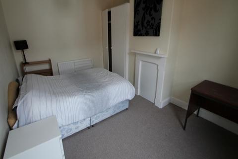5 bedroom house to rent, Delph Mount, Leeds