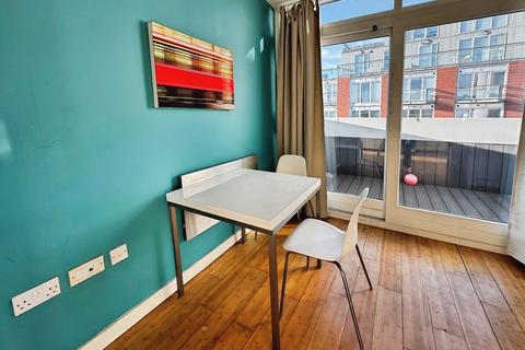 2 bedroom flat to rent, Cross York Street, Leeds, West Yorkshire, UK, LS2