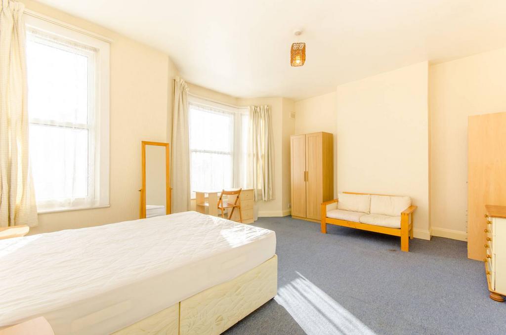 Romford Road, Forest Gate, London, E7 3 bed terraced house for sale £