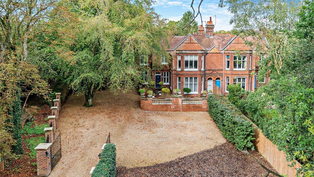 Newmarket Road, Norwich, Norfolk, NR4 5 bed semidetached house for