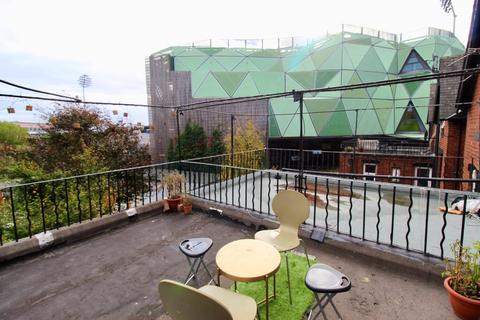 10 bedroom house to rent, Kirkstall Lane, Leeds