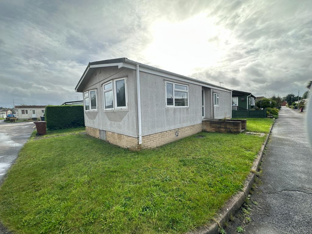 Riverside Park, BurtononTrent, DE14 2 bed mobile home for sale £75,000