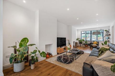 13 Gwydor Road, Beckenham, BR3 4DT