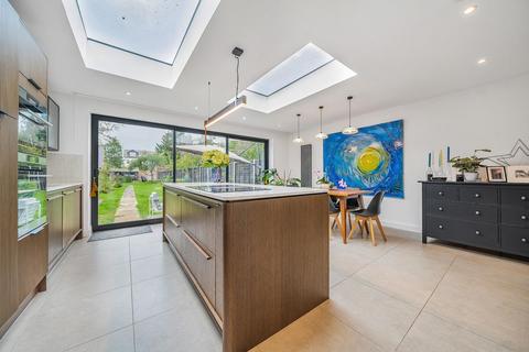 13 Gwydor Road, Beckenham, BR3 4DT