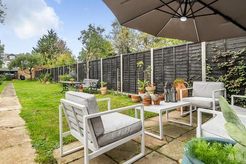 13 Gwydor Road, Beckenham, BR3 4DT