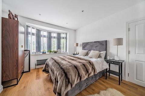 13 Gwydor Road, Beckenham, BR3 4DT