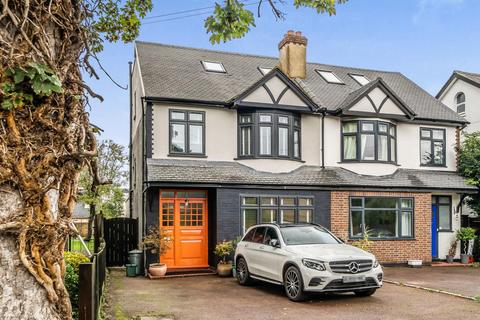 13 Gwydor Road, Beckenham, BR3 4DT