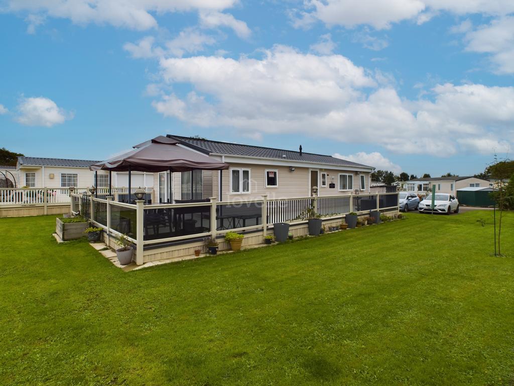 Cathedral View, Field Farm, Newark... 2 bed park home for sale £140,000