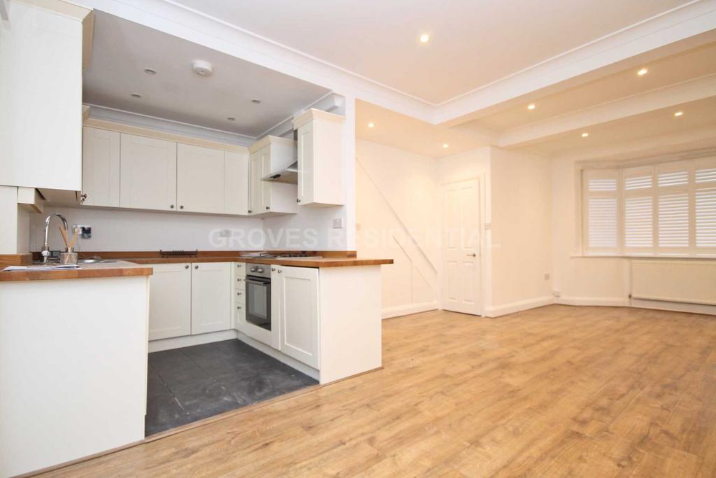 Stanley Avenue, New Malden 4 bed terraced house £2,600 pcm (£600 pw)