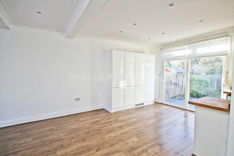 4 bedroom terraced house to rent, Stanley Avenue, New Malden