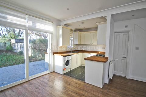 4 bedroom terraced house to rent, Stanley Avenue, New Malden