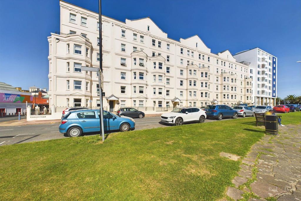 Wilmington Square, Eastbourne 2 bed apartment for sale £225,000