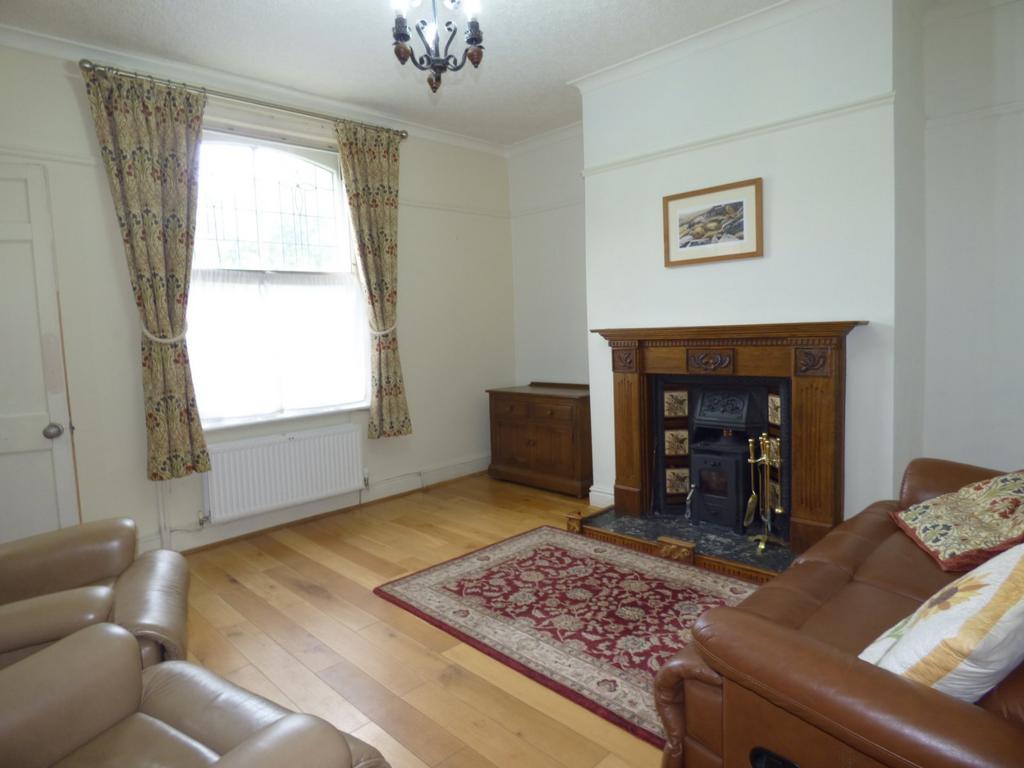 Dobcross New Road, Dobcross, Saddleworth, OL3 3 bed semidetached house