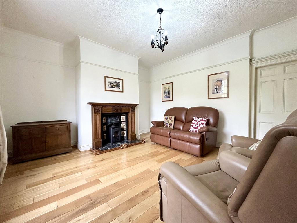 Dobcross New Road, Dobcross, Saddleworth, OL3 3 bed semidetached house
