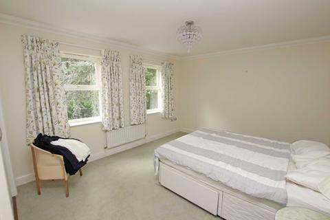 3 bedroom flat for sale, Silverdale Road, Eastbourne, BN20 7EY