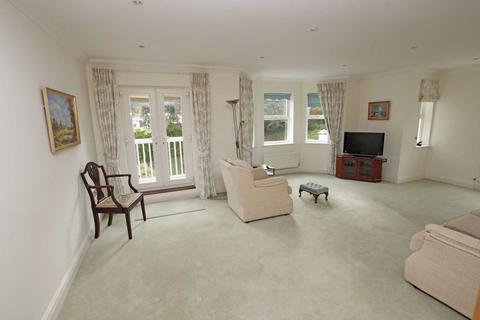 3 bedroom flat for sale, Silverdale Road, Eastbourne, BN20 7EY