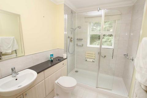3 bedroom flat for sale, Silverdale Road, Eastbourne, BN20 7EY