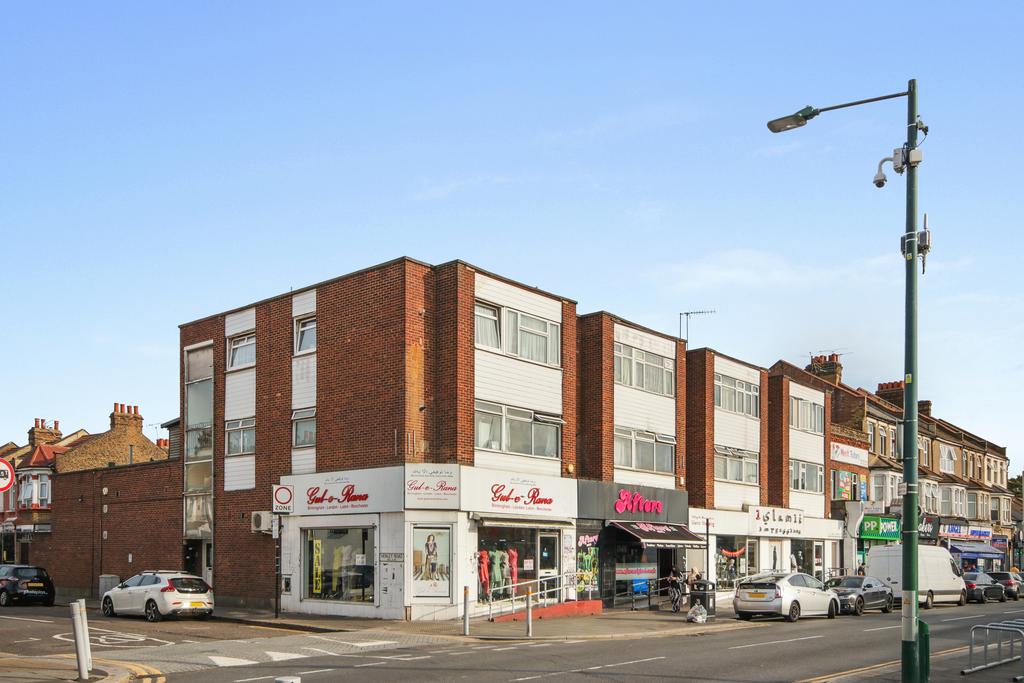 Ilford Lane, Ilford IG1 2 bed flat for sale £270,000