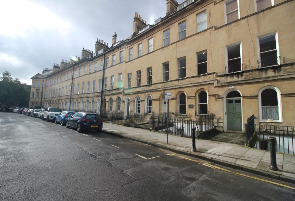 Henrietta Street, Bath 2 bed apartment £1,495 pcm (£345 pw)