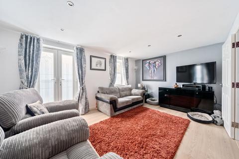 11 Arran Close, Greylees, Sleaford, NG34 8FY